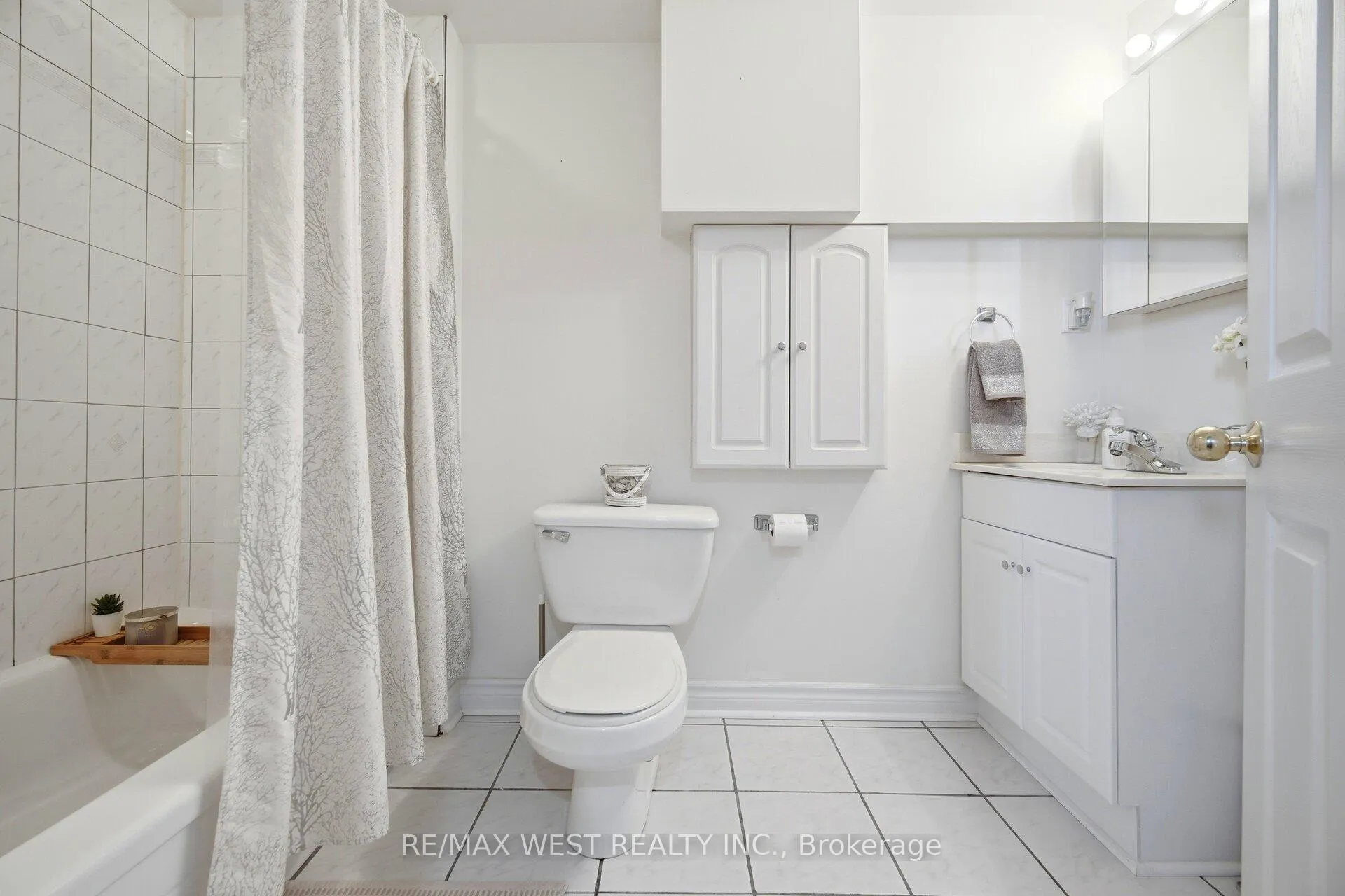 Photo 25 of 924 Vicrol Drive, Innisfil, Alcona — HOMEH