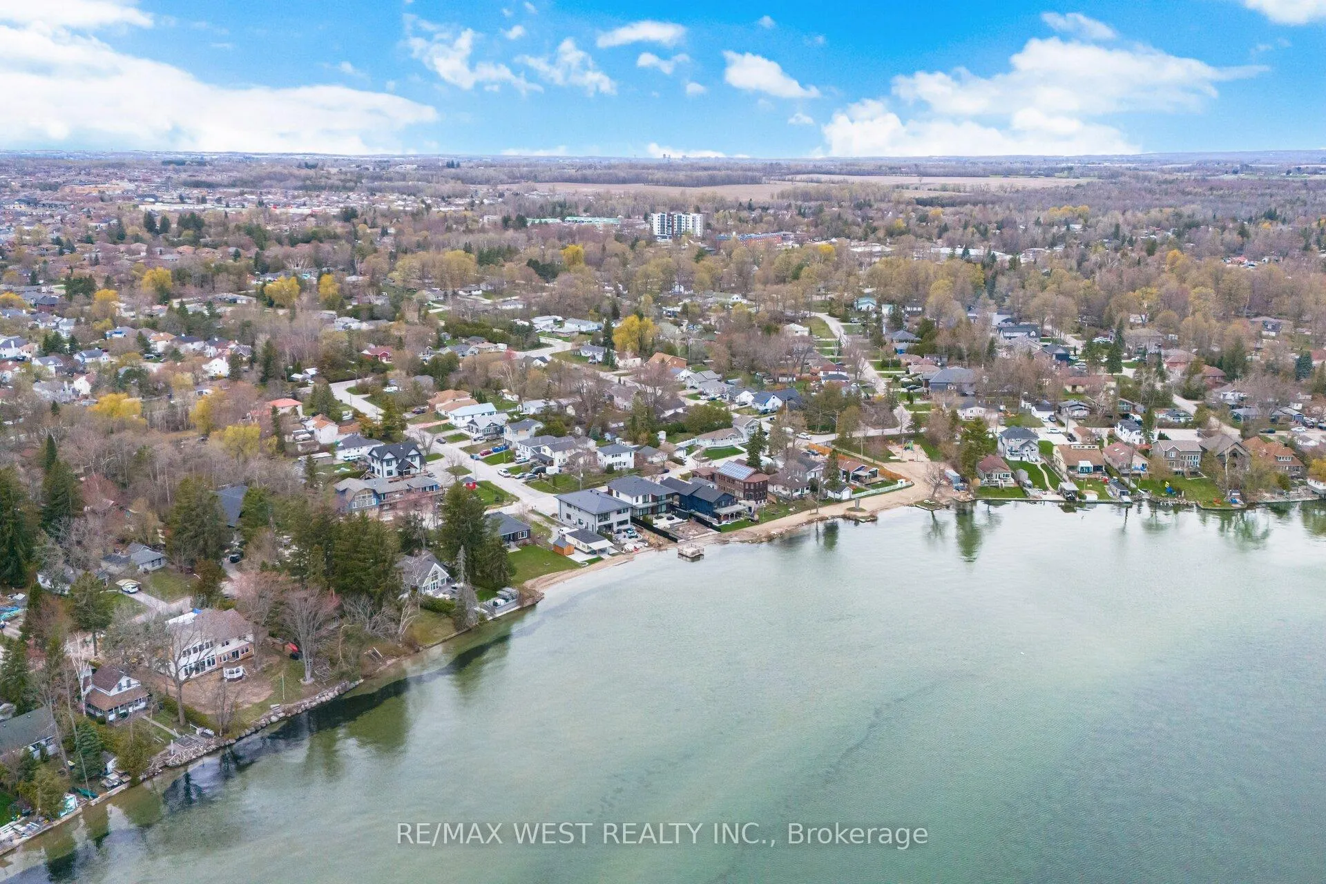 Photo 39 of 924 Vicrol Drive, Innisfil, Alcona — HOMEH