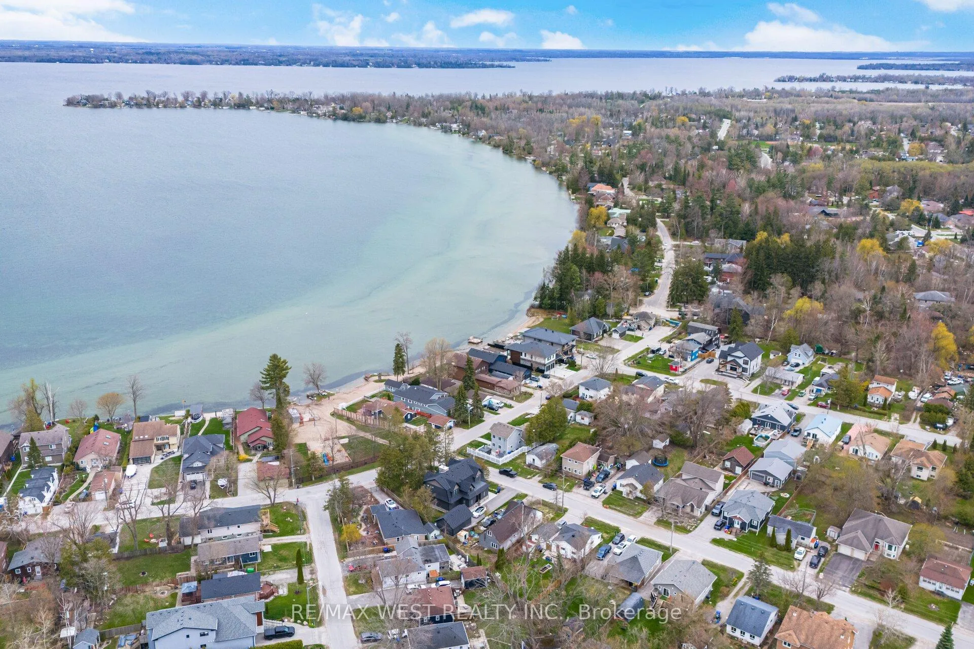 Photo 43 of 924 Vicrol Drive, Innisfil, Alcona — HOMEH