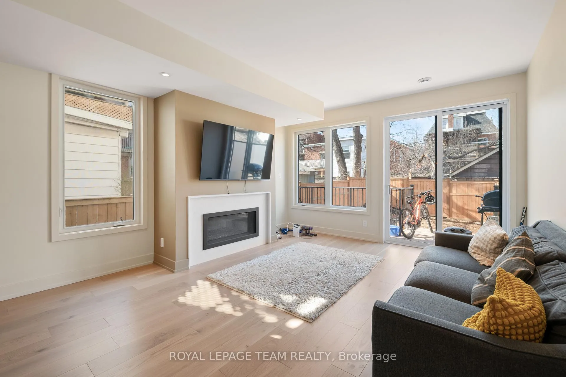 Photo 5 of Unit B, 13 Fifth Avenue, Ottawa, Glebe — HOMEH