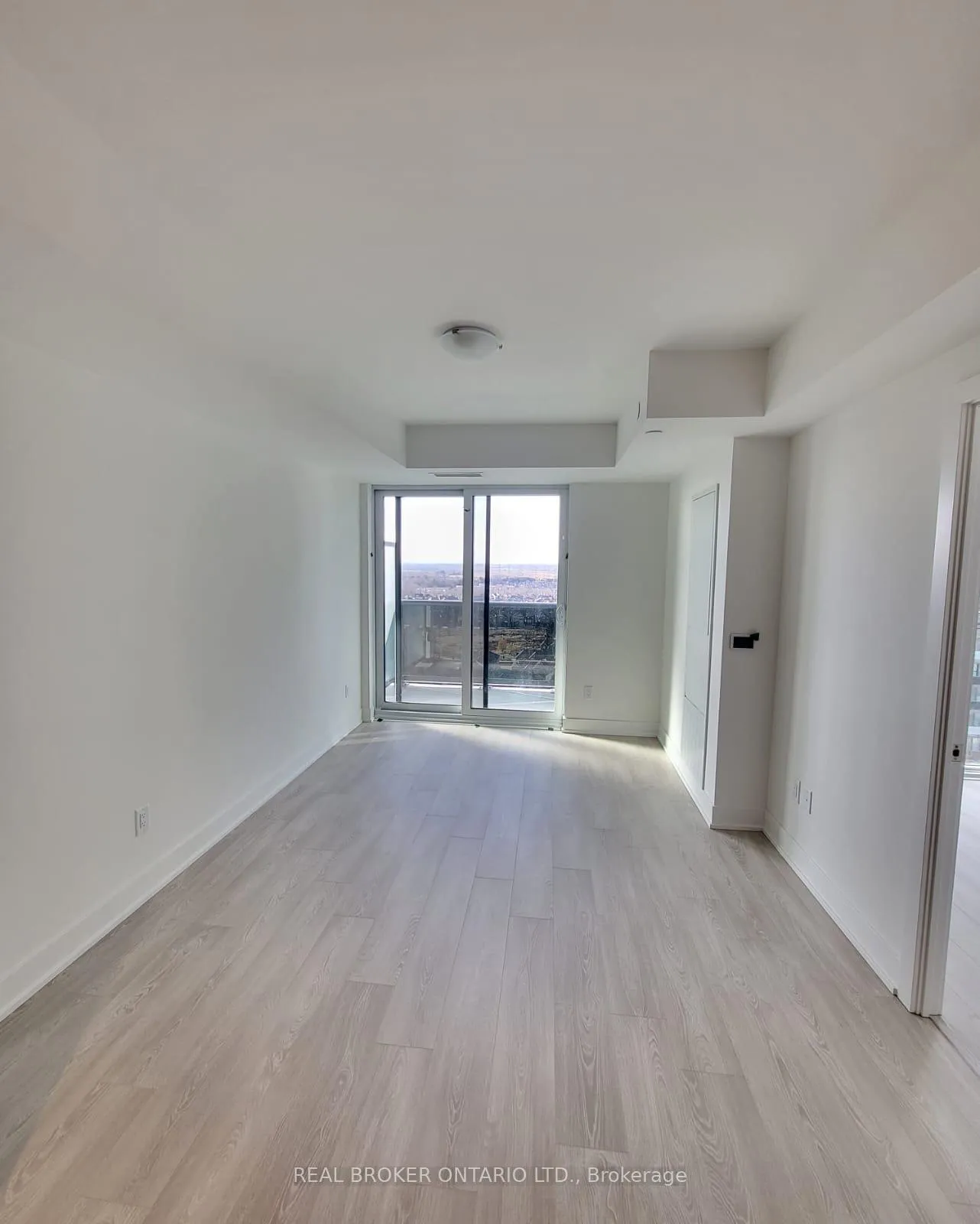 Photo 4 of Unit 1813, 2545 Simcoe Street N, Oshawa, Windfields — HOMEH