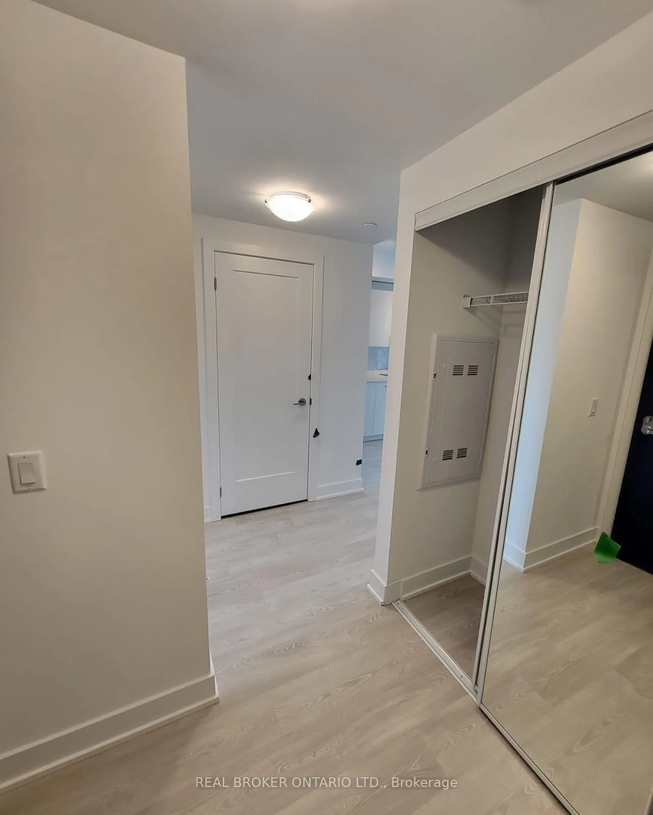 Photo 5 of Unit 1813, 2545 Simcoe Street N, Oshawa, Windfields — HOMEH