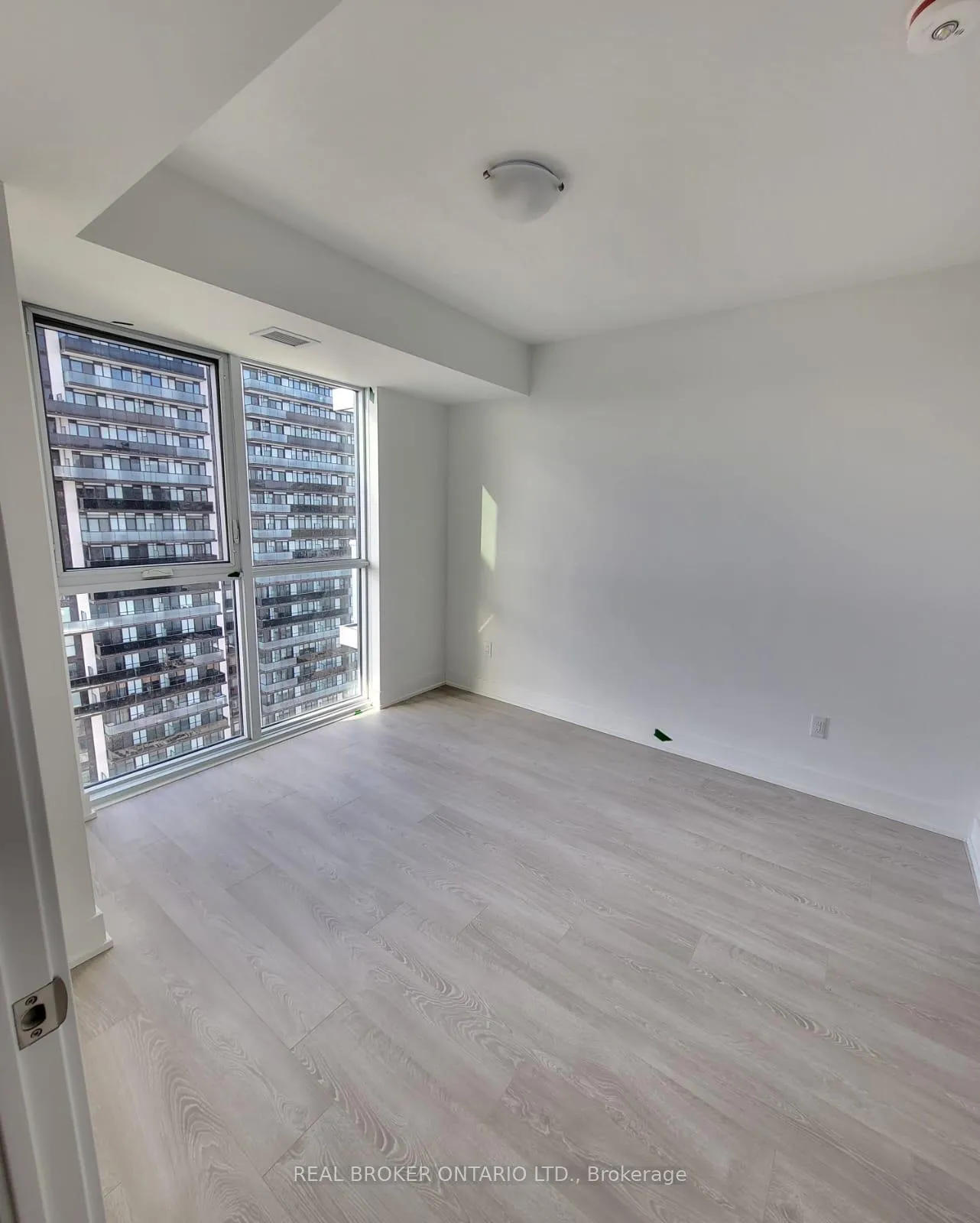 Photo 7 of Unit 1813, 2545 Simcoe Street N, Oshawa, Windfields — HOMEH