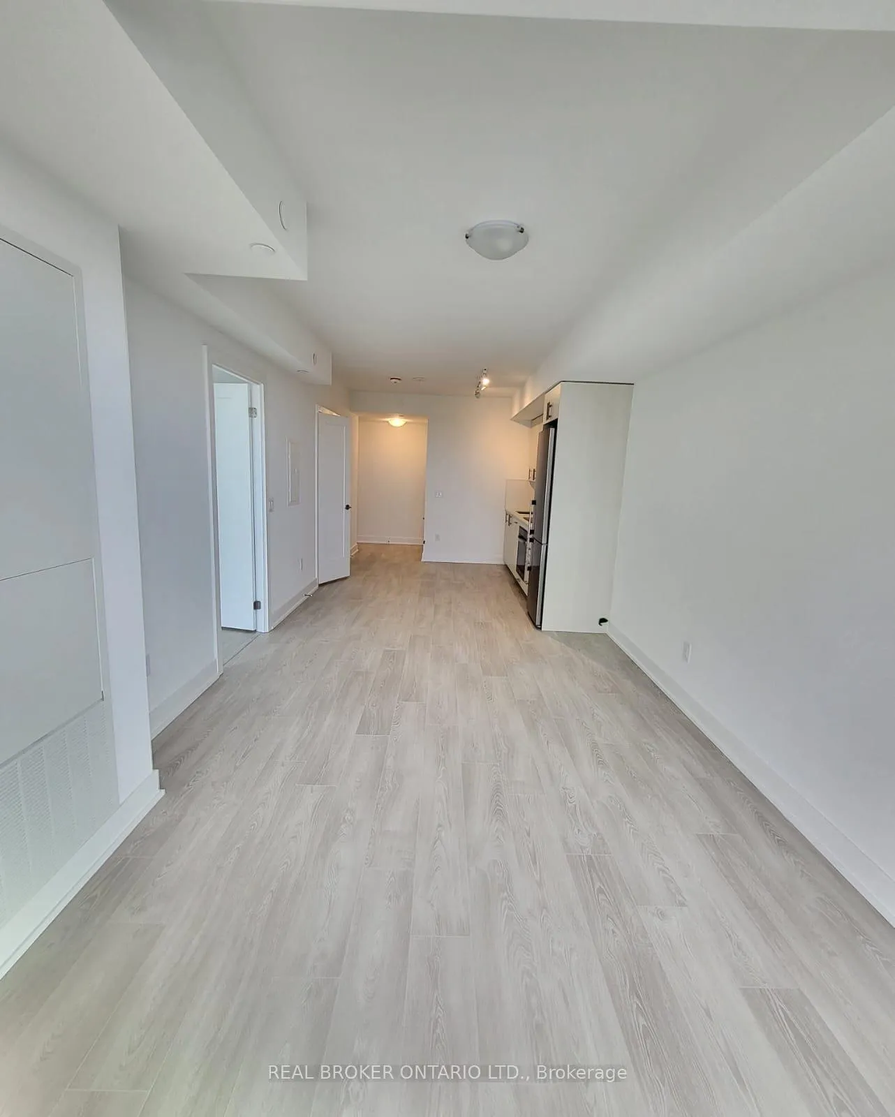 Photo 10 of Unit 1813, 2545 Simcoe Street N, Oshawa, Windfields — HOMEH