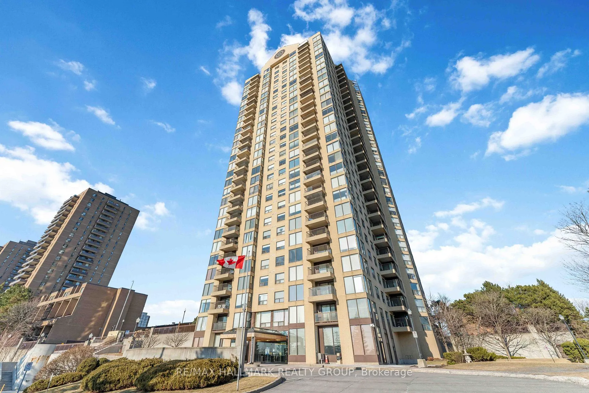 Photo 1 of Unit 906, 545 St Laurent Boulevard, Ottawa, Viscount Alexander Park — HOMEH