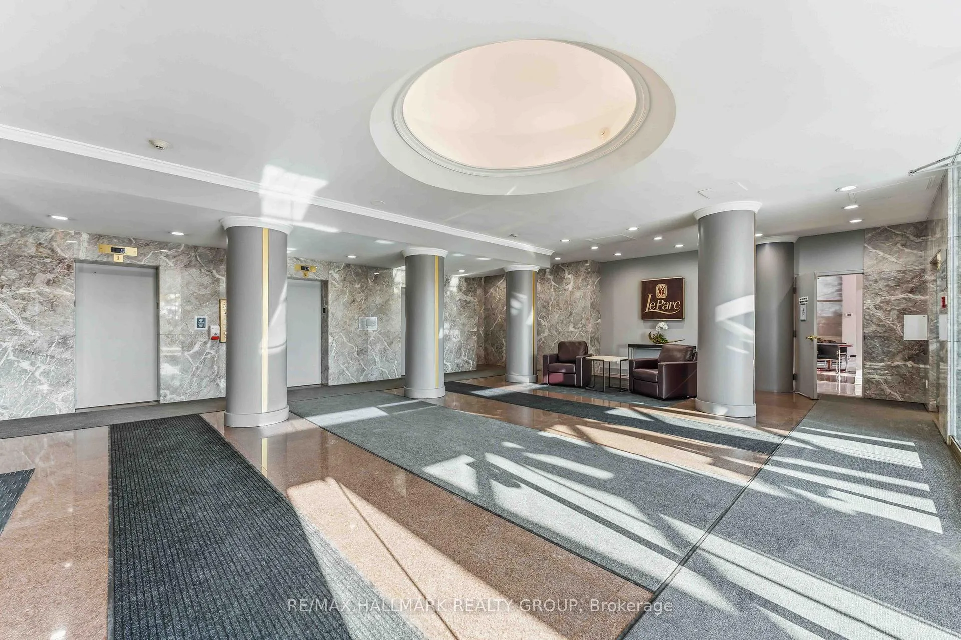 Photo 3 of Unit 906, 545 St Laurent Boulevard, Ottawa, Viscount Alexander Park — HOMEH