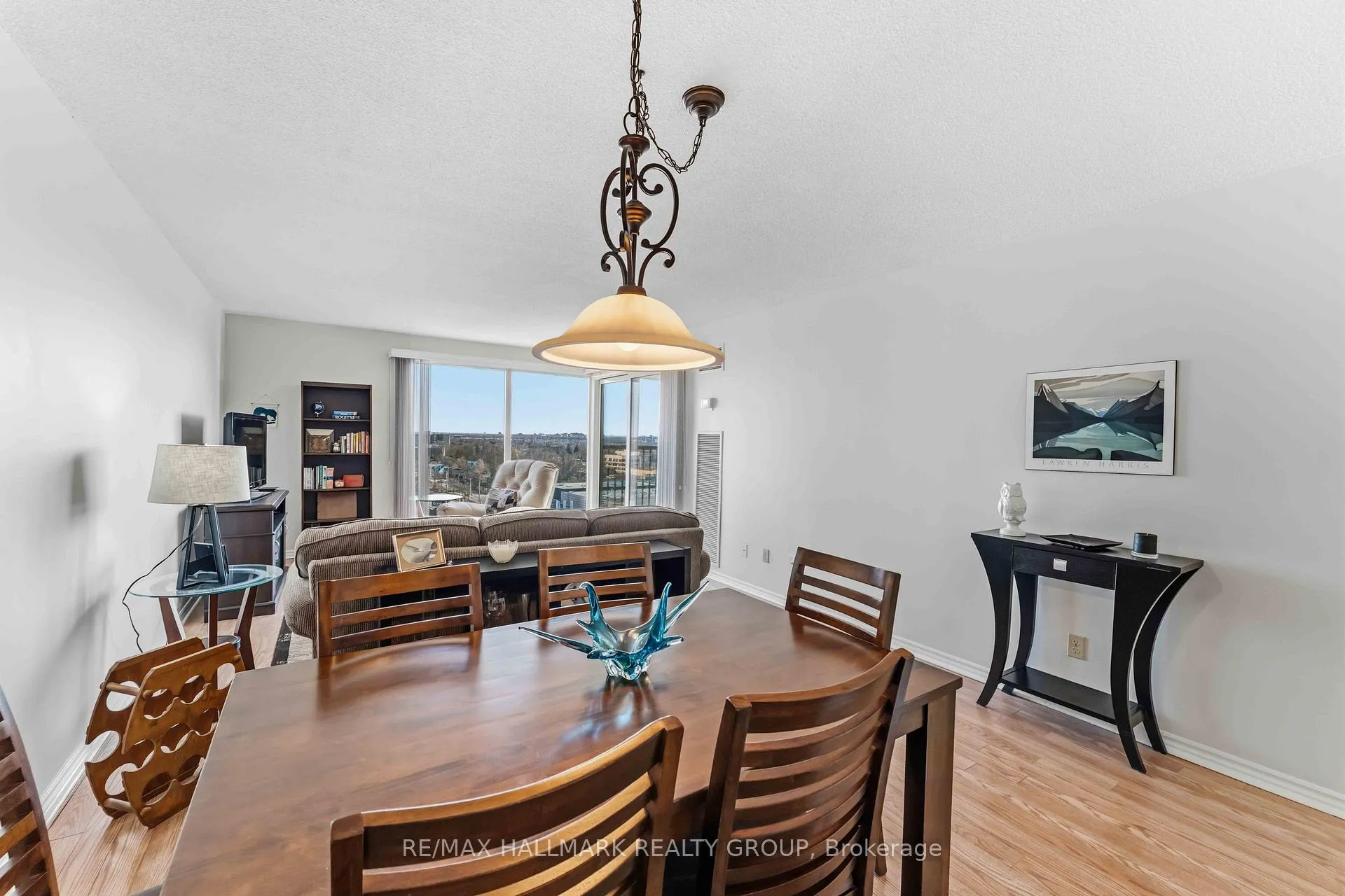 Photo 11 of Unit 906, 545 St Laurent Boulevard, Ottawa, Viscount Alexander Park — HOMEH