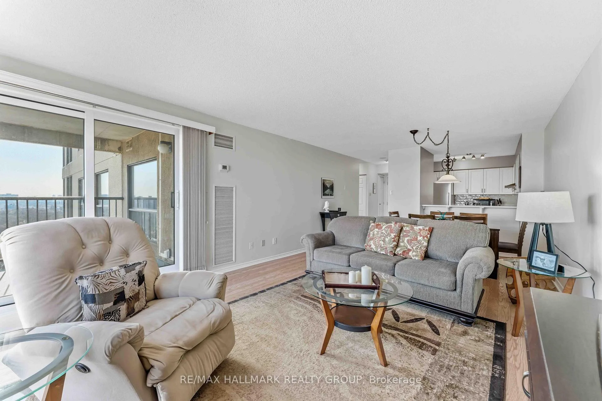 Photo 14 of Unit 906, 545 St Laurent Boulevard, Ottawa, Viscount Alexander Park — HOMEH
