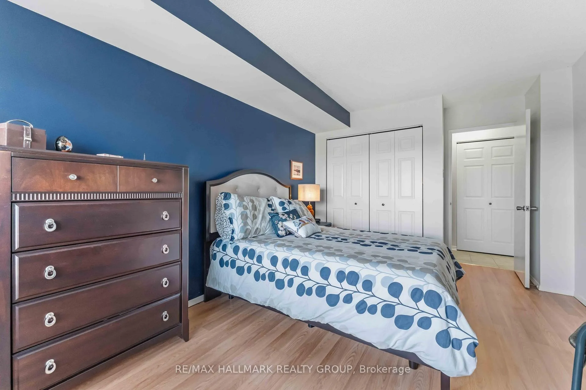 Photo 17 of Unit 906, 545 St Laurent Boulevard, Ottawa, Viscount Alexander Park — HOMEH