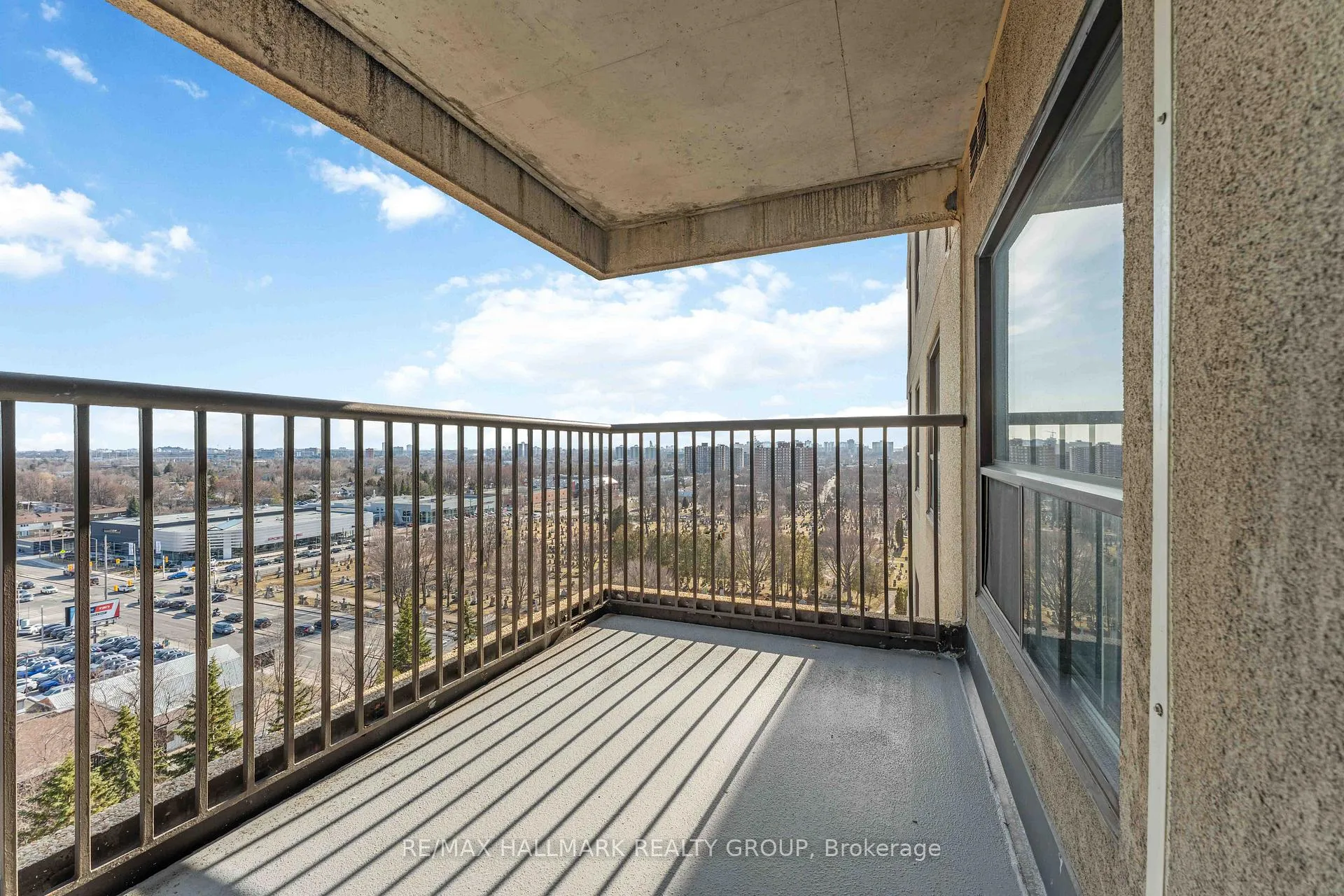 Photo 19 of Unit 906, 545 St Laurent Boulevard, Ottawa, Viscount Alexander Park — HOMEH