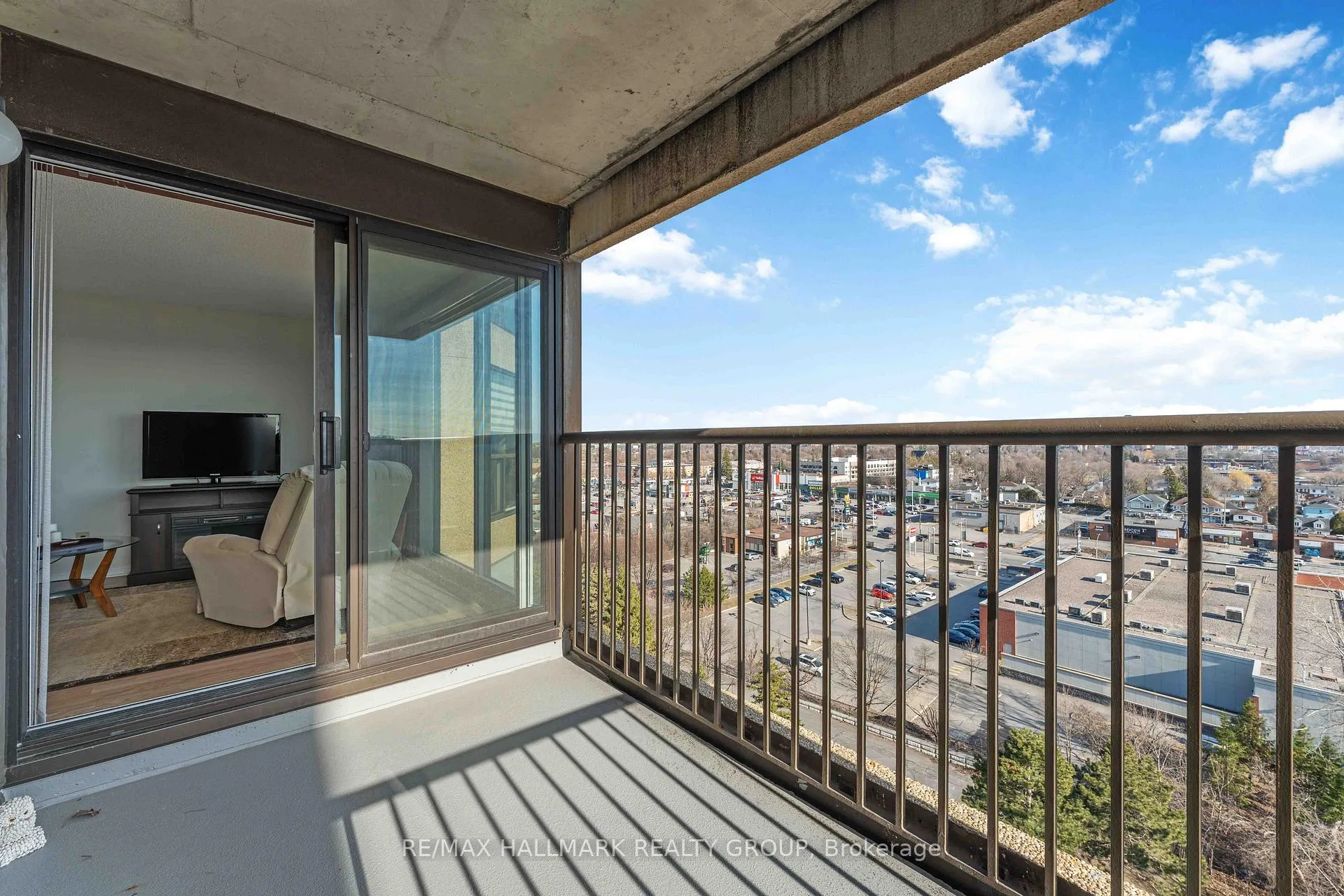 Photo 20 of Unit 906, 545 St Laurent Boulevard, Ottawa, Viscount Alexander Park — HOMEH