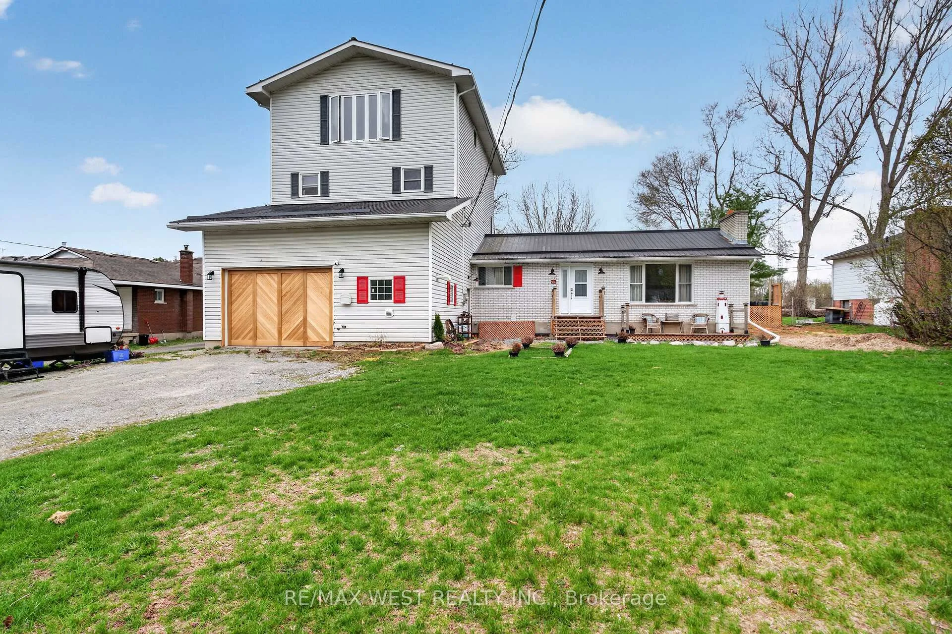 Photo 1 of 5571 Perth Road Crescent, Frontenac, Frontenac South — HOMEH