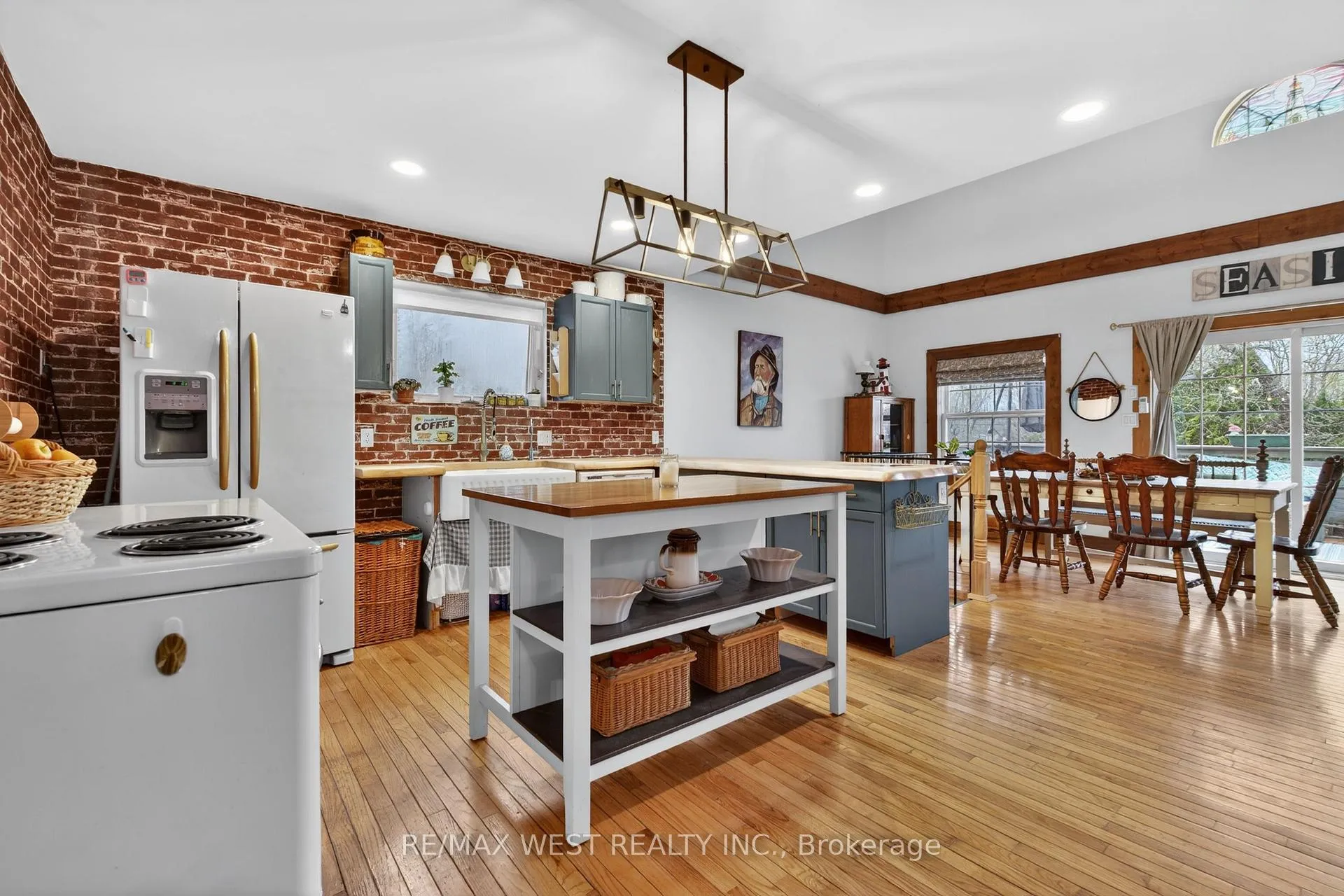 Photo 4 of 5571 Perth Road Crescent, Frontenac, Frontenac South — HOMEH