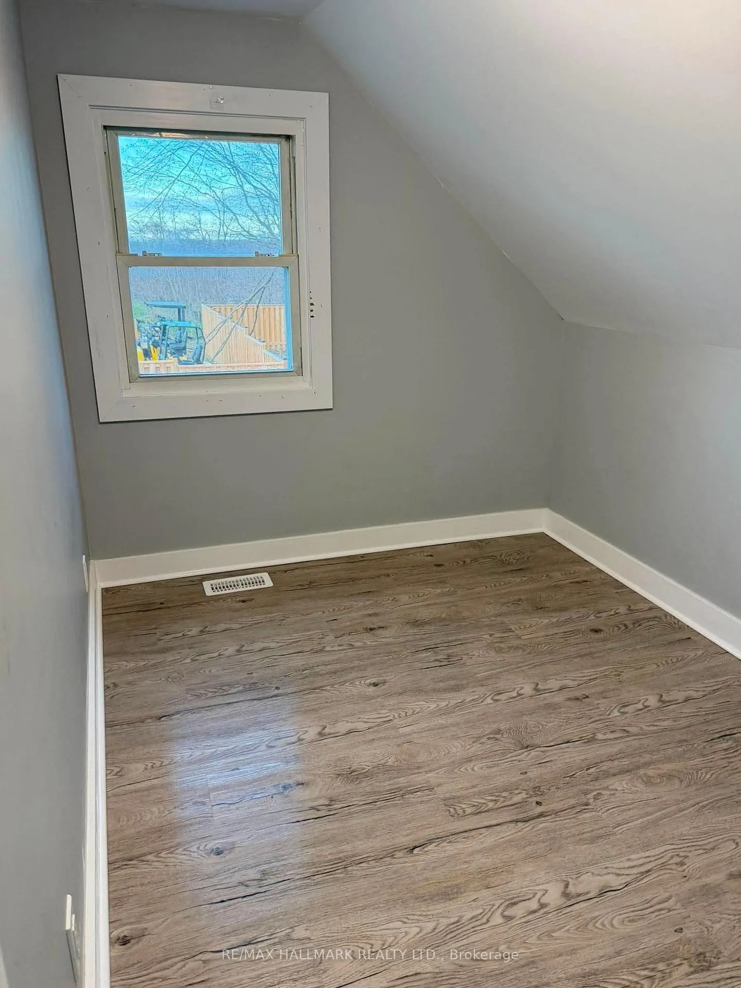 Photo 12 of 16956 County Road 27, Springwater, Elmvale — HOMEH