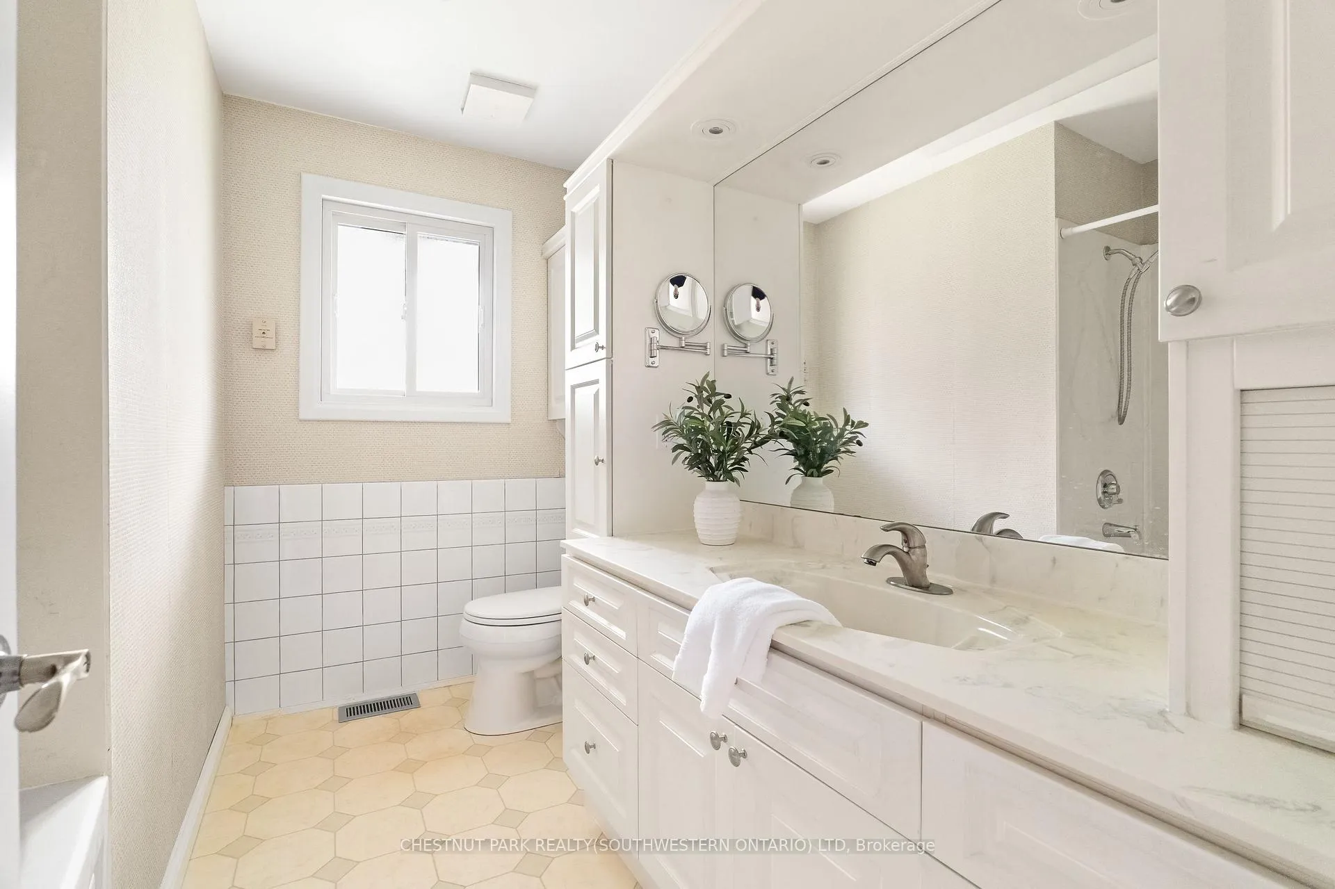 Photo 14 of 24 Grand Hill Drive, Kitchener, Pioneer Tower West — HOMEH