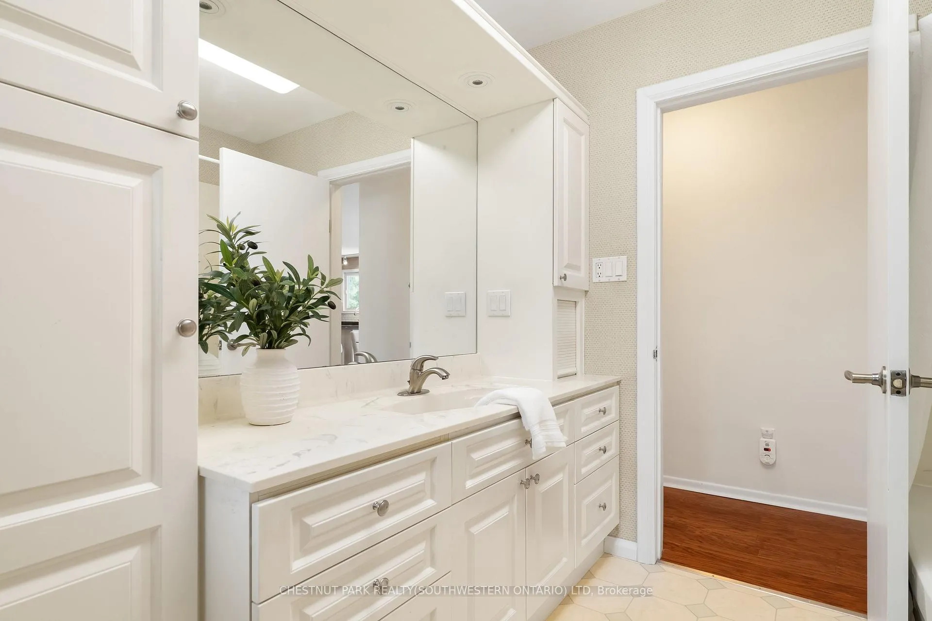 Photo 15 of 24 Grand Hill Drive, Kitchener, Pioneer Tower West — HOMEH