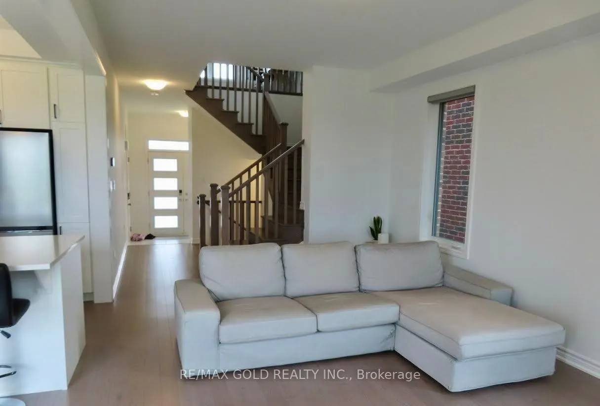 Photo 3 of 50 Yorkshire Drive, Barrie, Rural Barrie Southeast — HOMEH