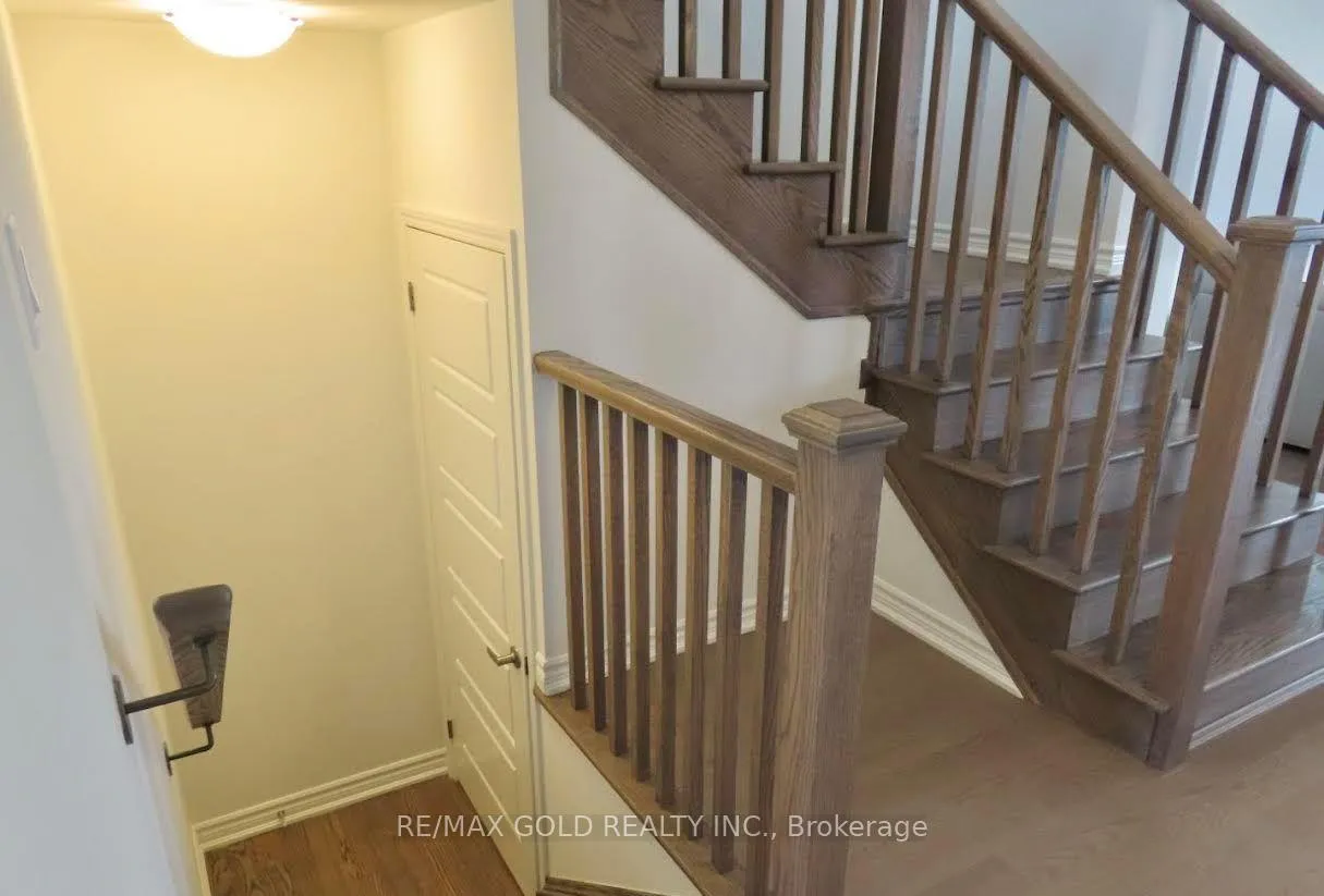 Photo 5 of 50 Yorkshire Drive, Barrie, Rural Barrie Southeast — HOMEH
