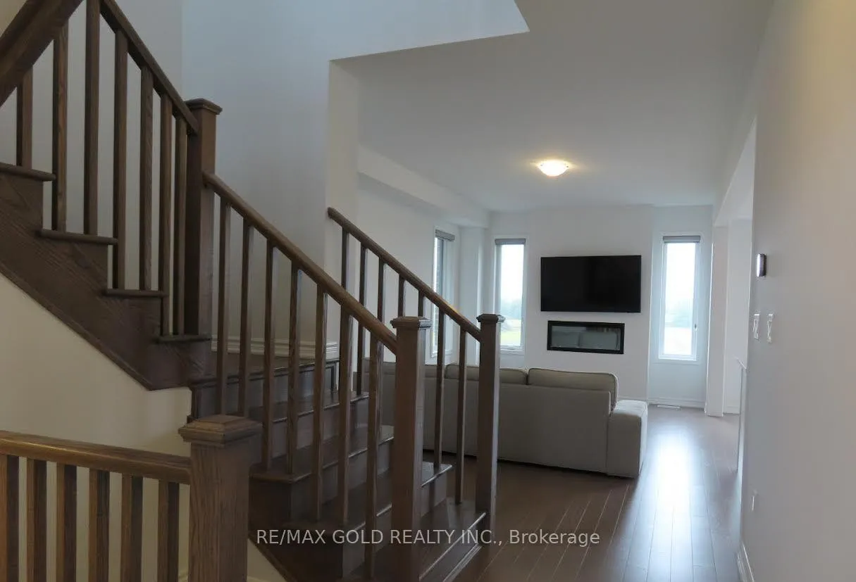 Photo 6 of 50 Yorkshire Drive, Barrie, Rural Barrie Southeast — HOMEH