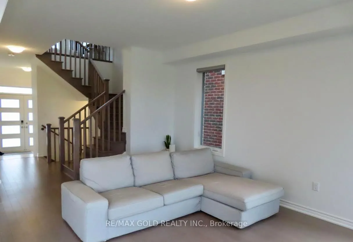 Photo 8 of 50 Yorkshire Drive, Barrie, Rural Barrie Southeast — HOMEH