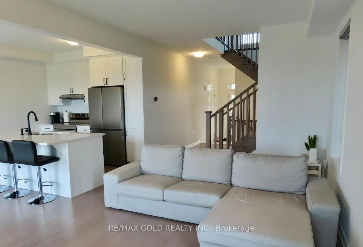 Photo 9 of 50 Yorkshire Drive, Barrie, Rural Barrie Southeast — HOMEH