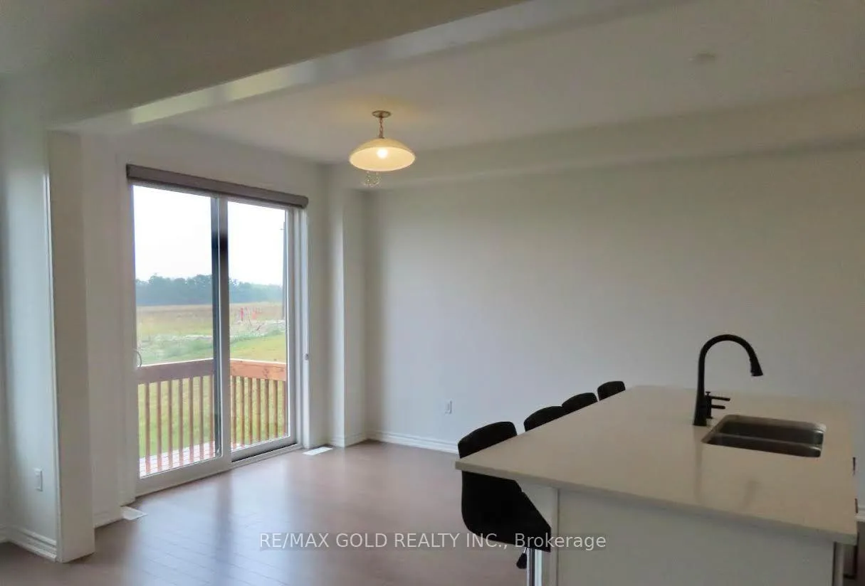 Photo 14 of 50 Yorkshire Drive, Barrie, Rural Barrie Southeast — HOMEH