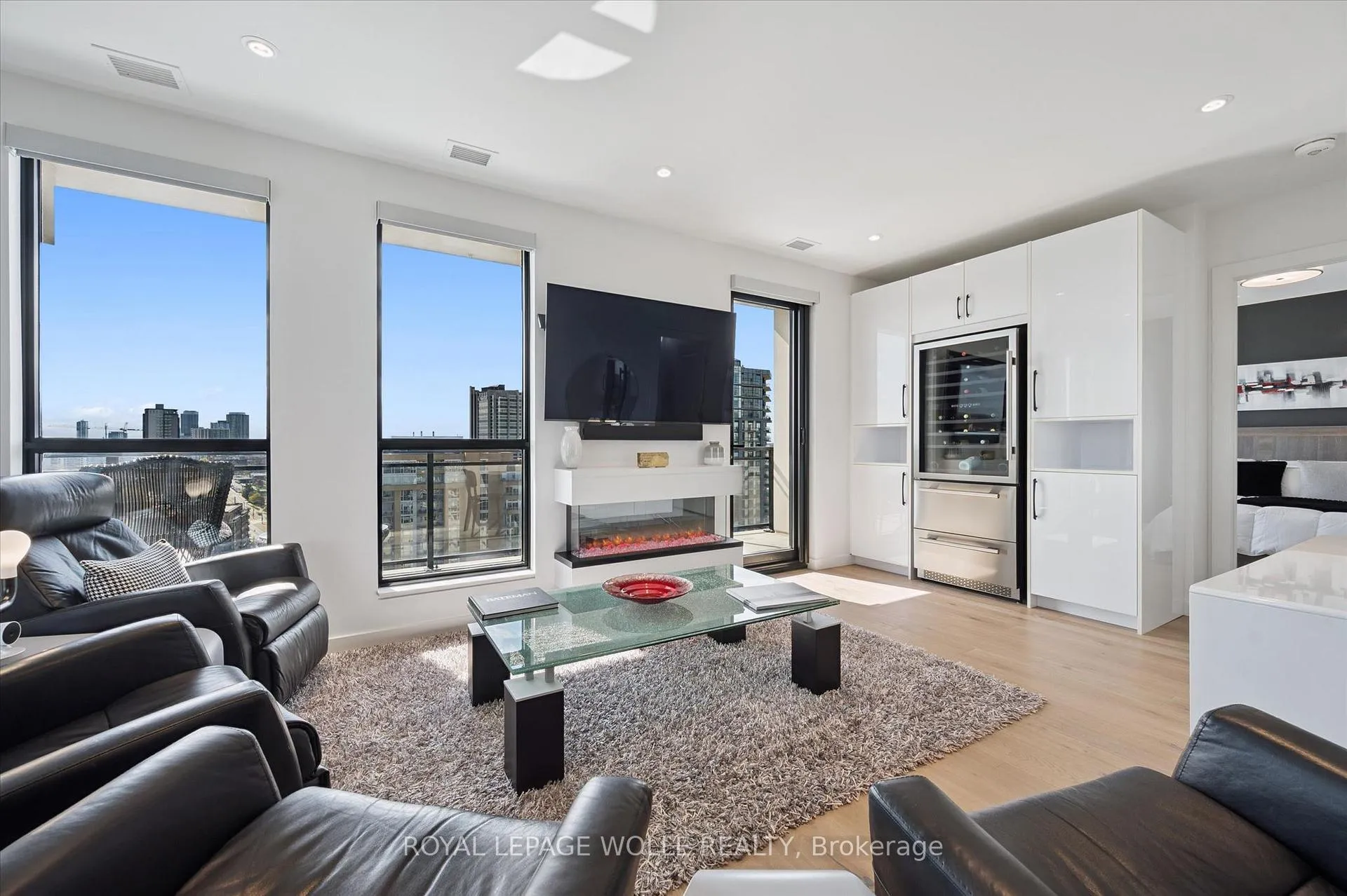 Front of Unit 1714, 181 King Street S
