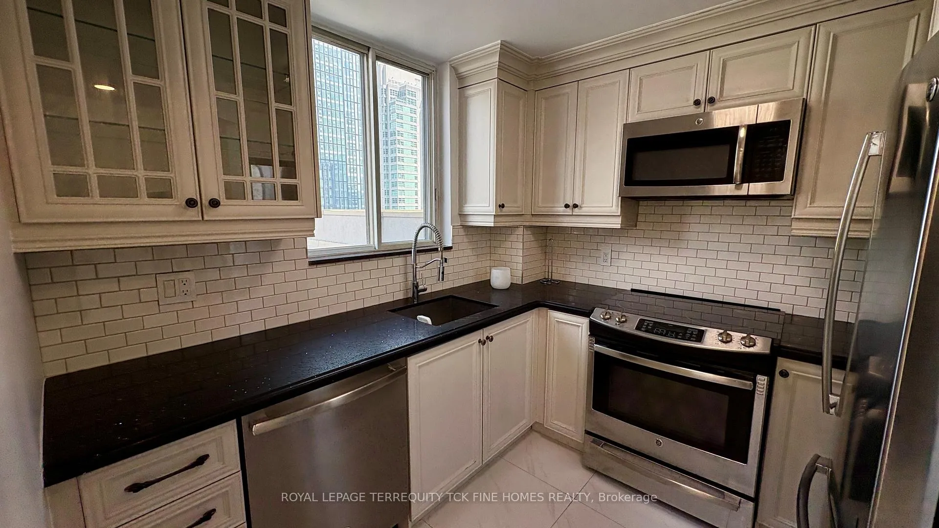 Photo 4 of Unit 1101, 105 Victoria Street, Toronto, Church-Yonge Corridor — HOMEH