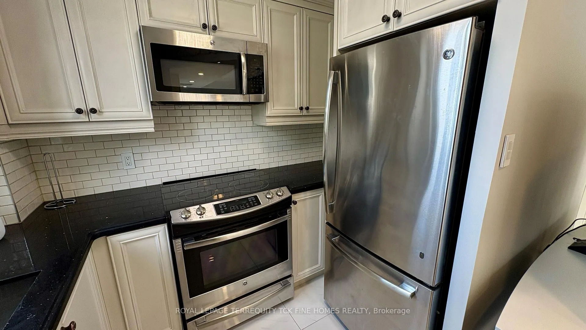Photo 5 of Unit 1101, 105 Victoria Street, Toronto, Church-Yonge Corridor — HOMEH