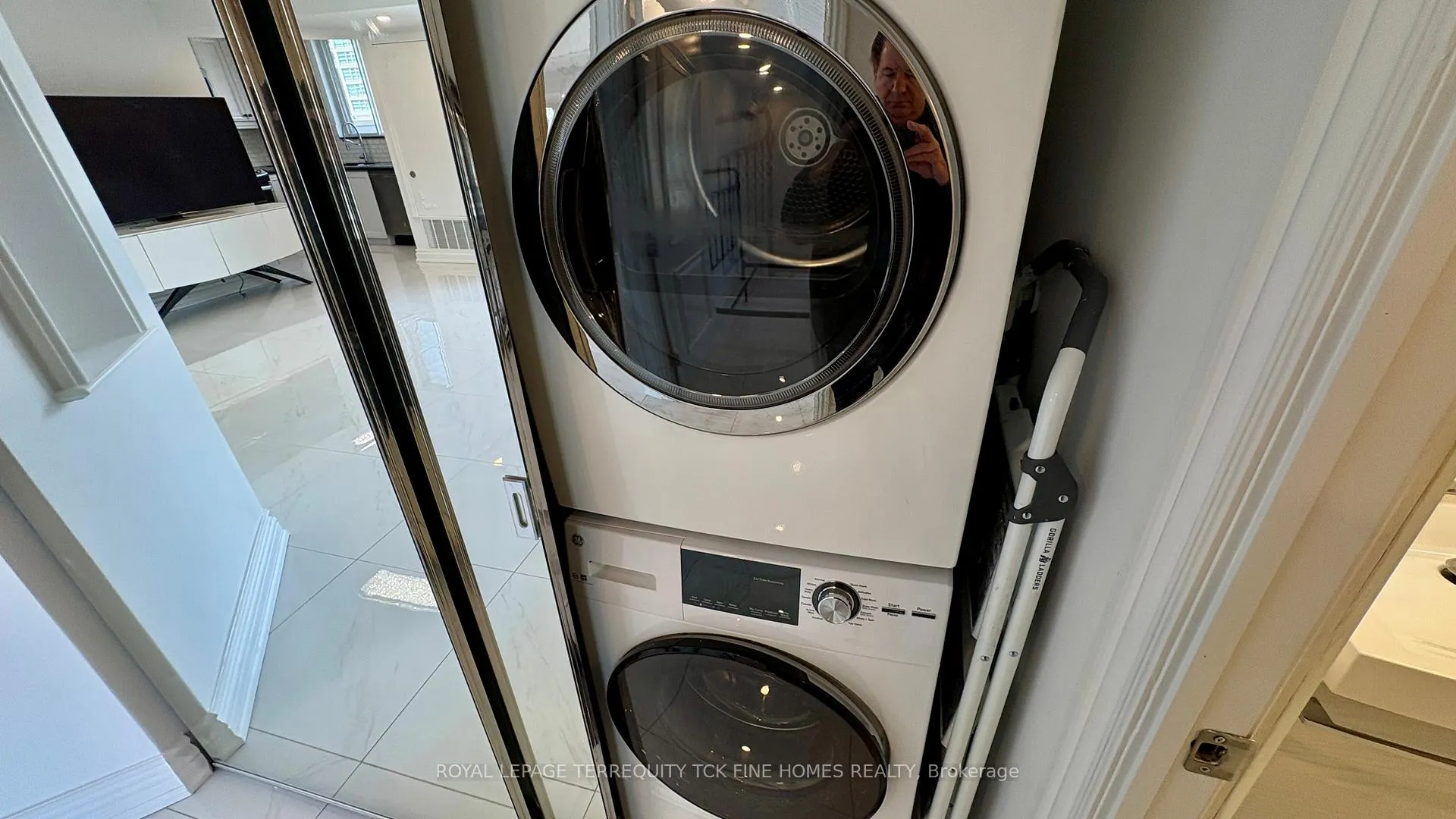 Photo 13 of Unit 1101, 105 Victoria Street, Toronto, Church-Yonge Corridor — HOMEH