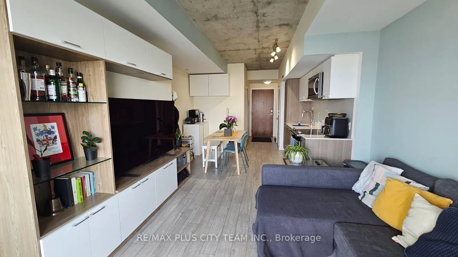Photo 3 of Unit 1403, 15 Baseball Place, Toronto, South Riverdale — HOMEH
