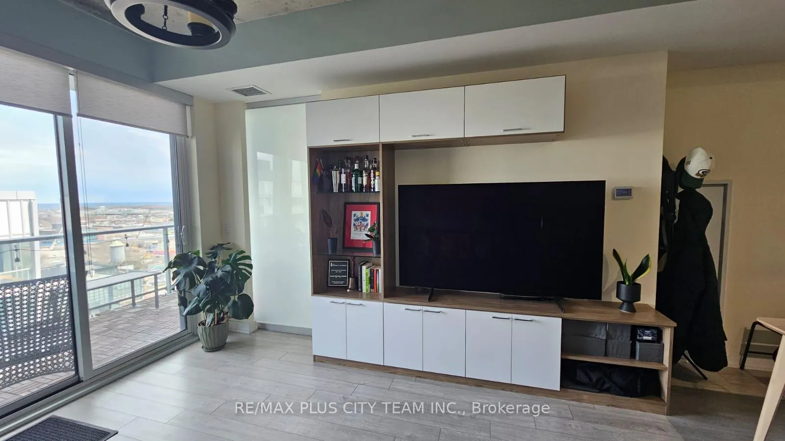 Photo 4 of Unit 1403, 15 Baseball Place, Toronto, South Riverdale — HOMEH