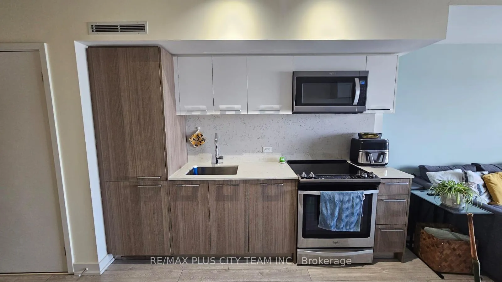 Photo 7 of Unit 1403, 15 Baseball Place, Toronto, South Riverdale — HOMEH