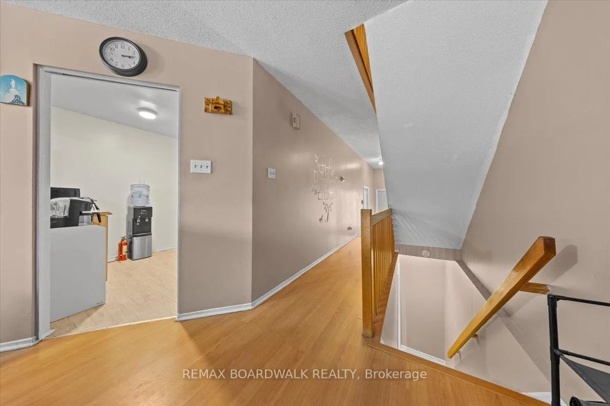 Photo 2 of 1516 Briarfield Crescent, Ottawa, Fallingbrook/Ridgemount — HOMEH