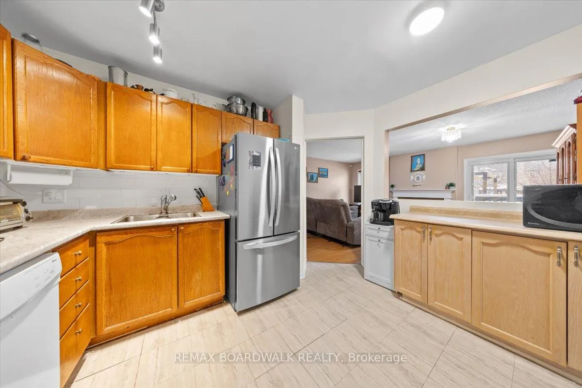 Photo 4 of 1516 Briarfield Crescent, Ottawa, Fallingbrook/Ridgemount — HOMEH