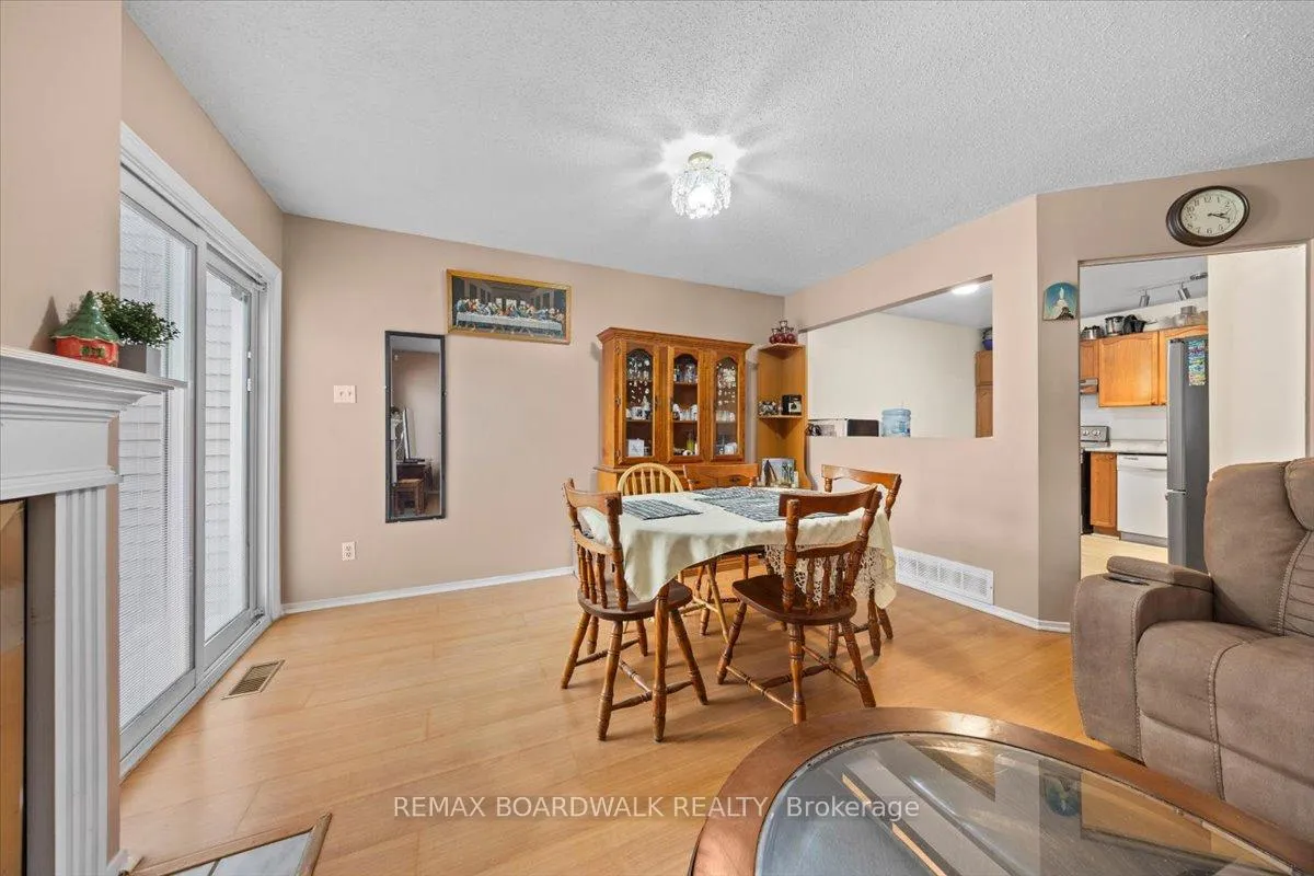 Photo 6 of 1516 Briarfield Crescent, Ottawa, Fallingbrook/Ridgemount — HOMEH
