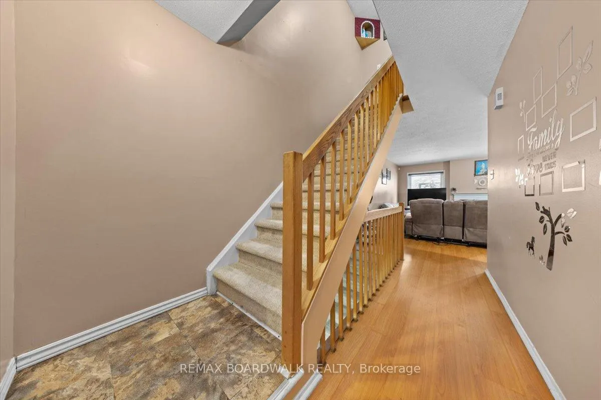 Photo 9 of 1516 Briarfield Crescent, Ottawa, Fallingbrook/Ridgemount — HOMEH