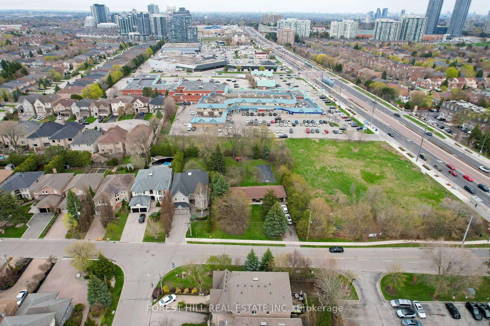 Photo 5 of 27 Vaughan Boulevard, Vaughan, Beverley Glen — HOMEH