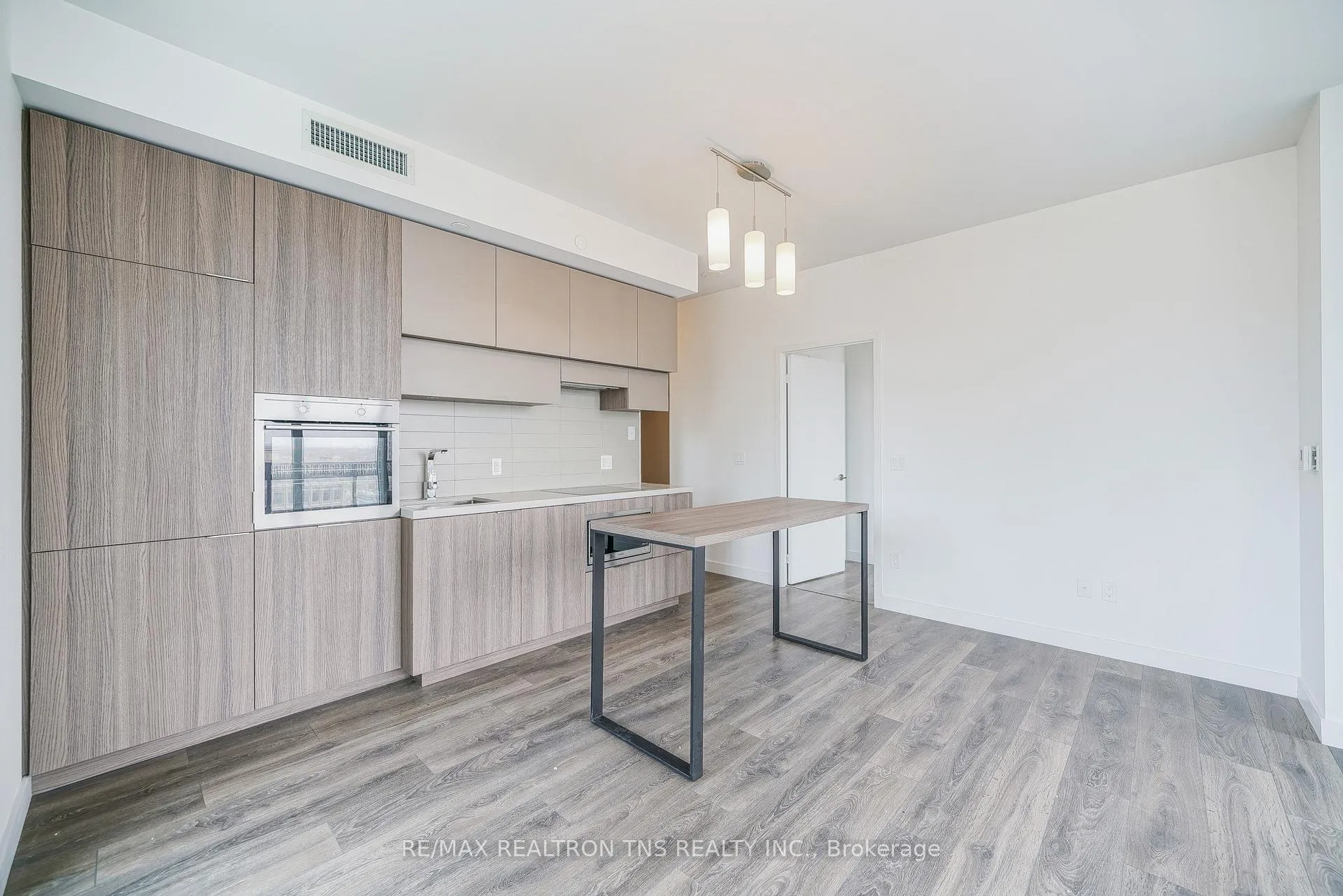 Photo 4 of Unit 908, 8 Eglinton Avenue, Toronto, Mount Pleasant West — HOMEH