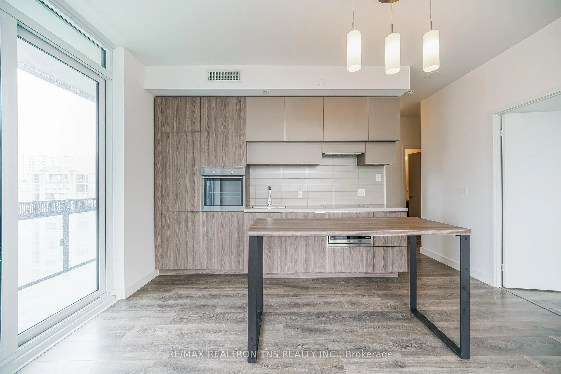 Photo 7 of Unit 908, 8 Eglinton Avenue, Toronto, Mount Pleasant West — HOMEH