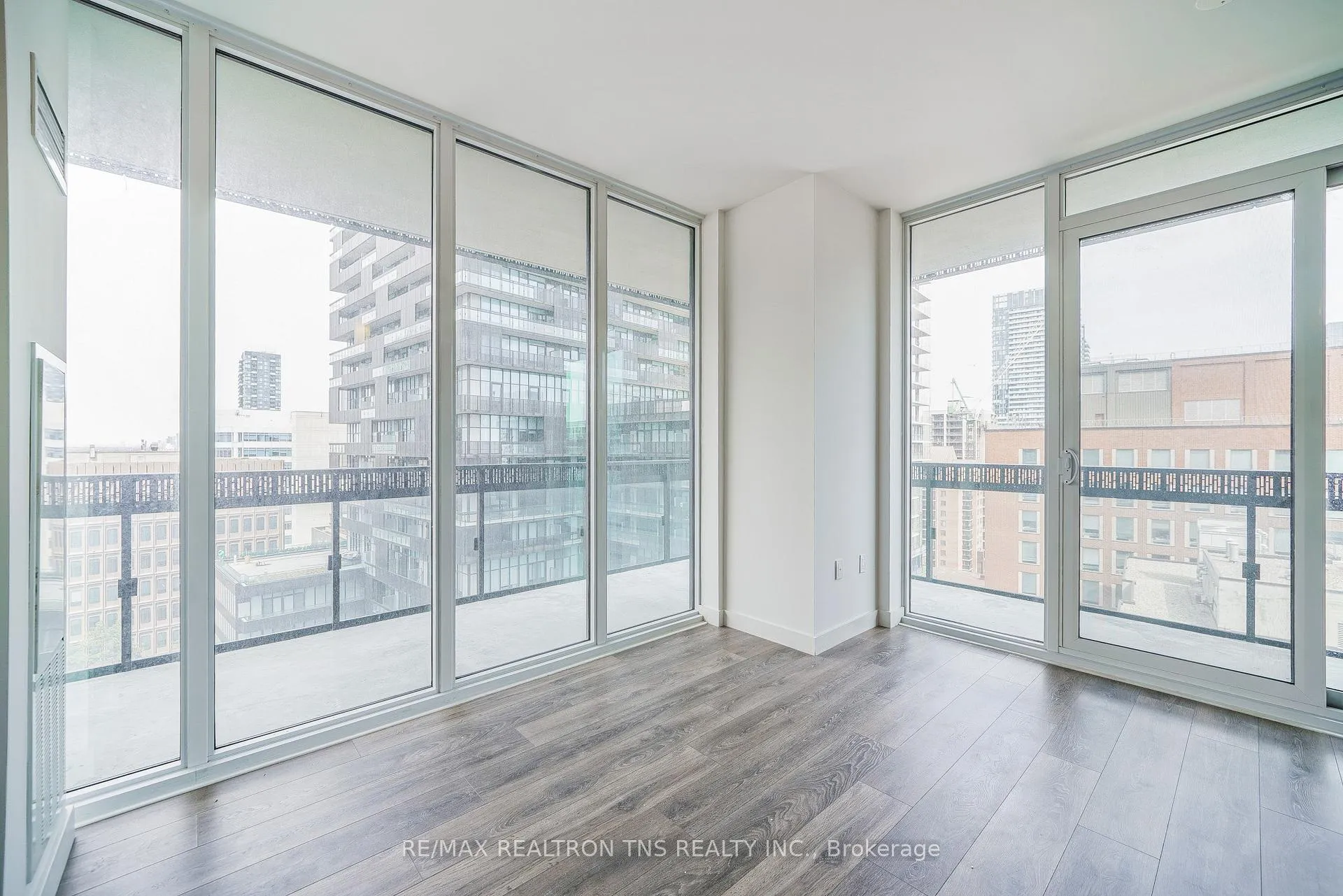 Photo 9 of Unit 908, 8 Eglinton Avenue, Toronto, Mount Pleasant West — HOMEH