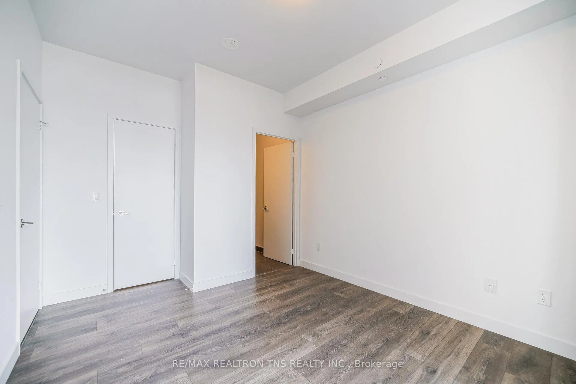 Photo 12 of Unit 908, 8 Eglinton Avenue, Toronto, Mount Pleasant West — HOMEH