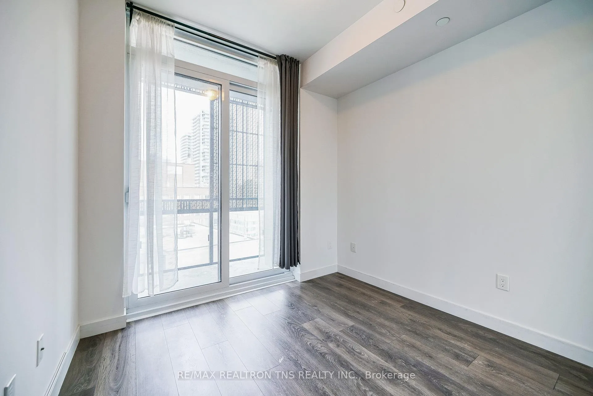 Photo 15 of Unit 908, 8 Eglinton Avenue, Toronto, Mount Pleasant West — HOMEH