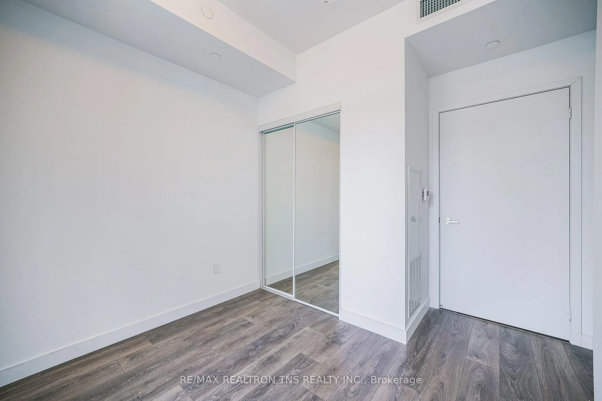 Photo 16 of Unit 908, 8 Eglinton Avenue, Toronto, Mount Pleasant West — HOMEH