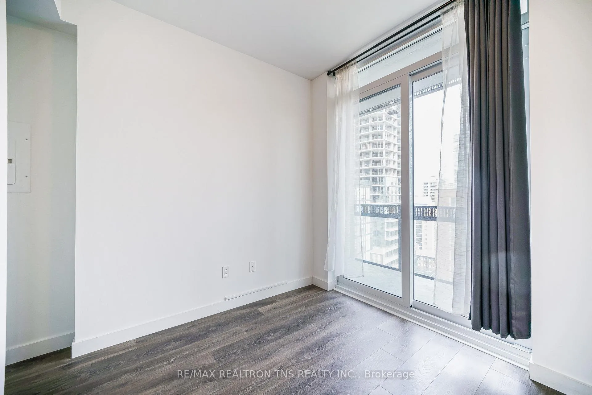 Photo 17 of Unit 908, 8 Eglinton Avenue, Toronto, Mount Pleasant West — HOMEH