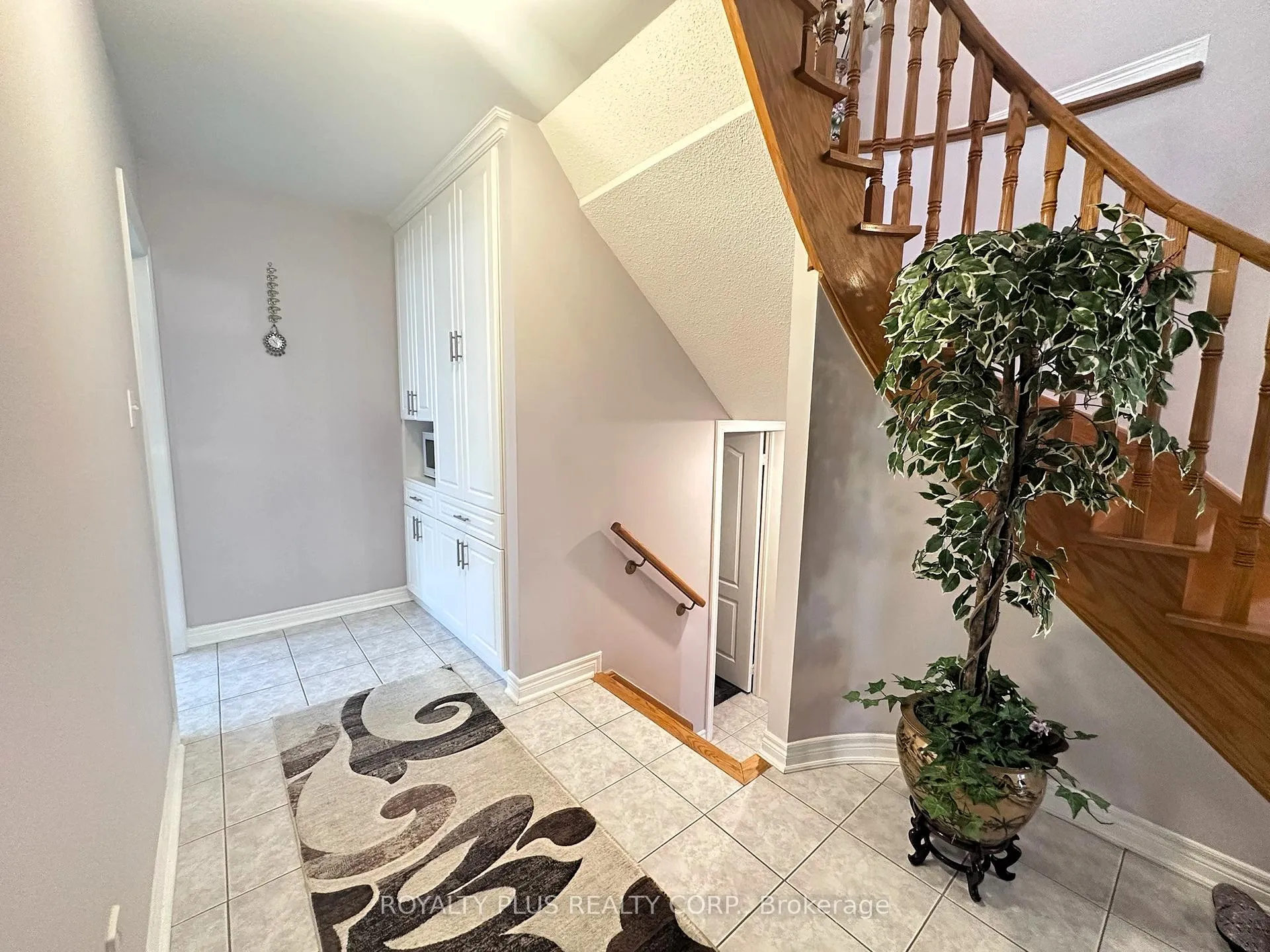 Photo 3 of 156 Villandry Crescent, Vaughan, Maple — HOMEH