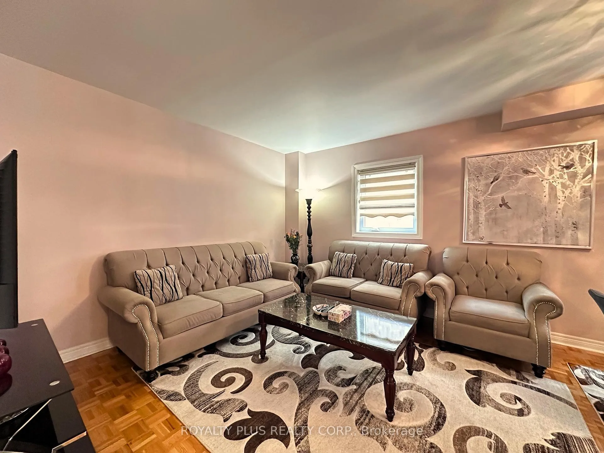 Photo 4 of 156 Villandry Crescent, Vaughan, Maple — HOMEH