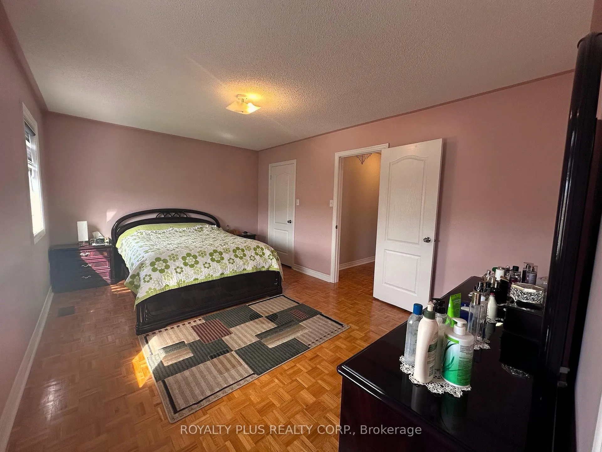 Photo 10 of 156 Villandry Crescent, Vaughan, Maple — HOMEH