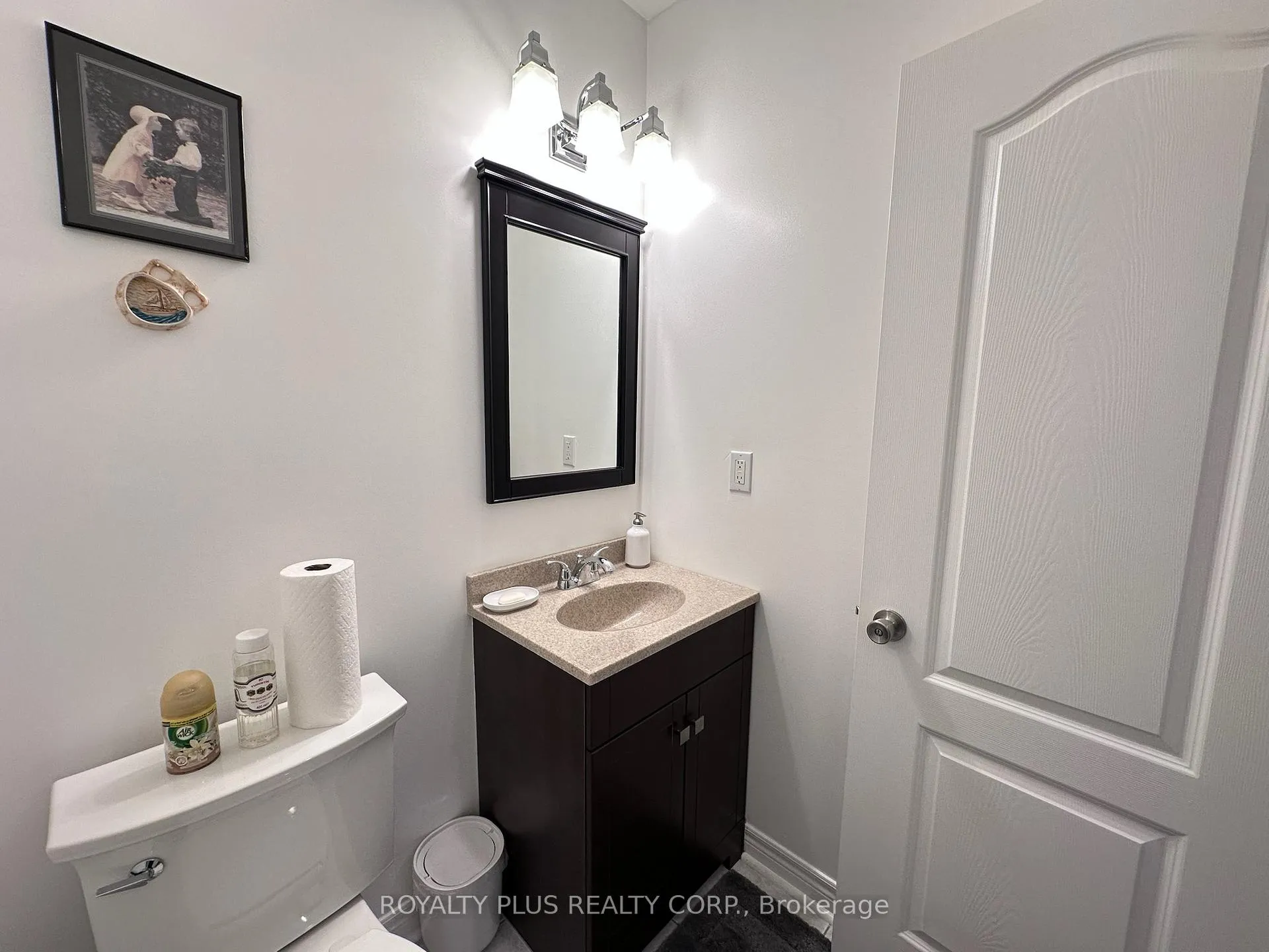 Photo 11 of 156 Villandry Crescent, Vaughan, Maple — HOMEH