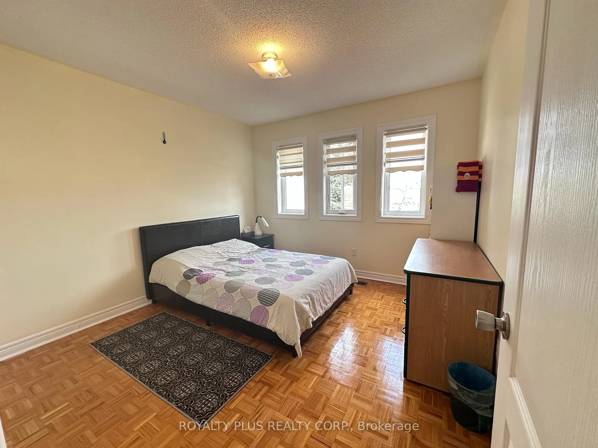 Photo 12 of 156 Villandry Crescent, Vaughan, Maple — HOMEH